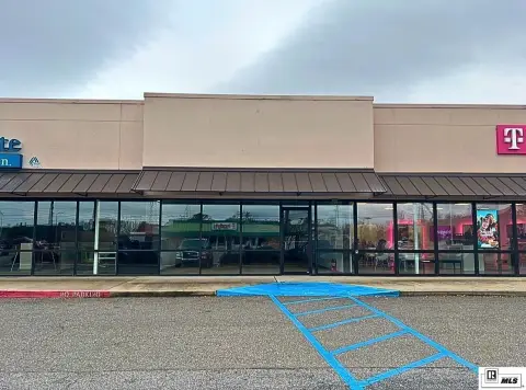 Front-Facing Retail Suite with Parking