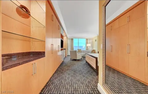 Las Vegas High-Rise Studio