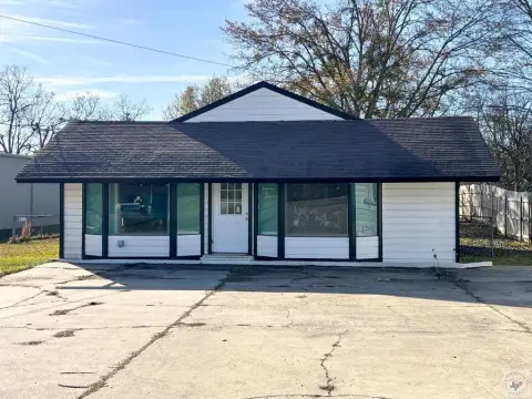 Commercial Building in New Boston