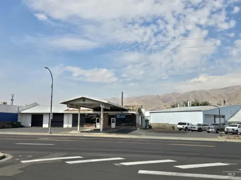 Auto Shop with Paved Yard