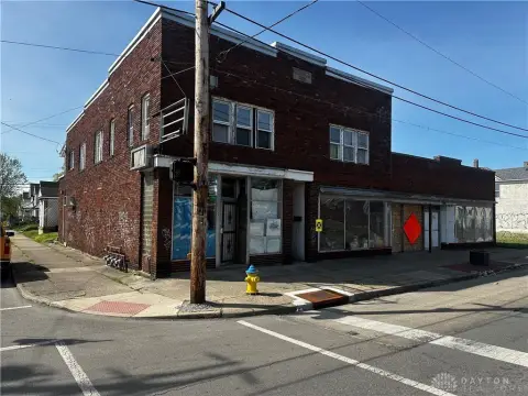 Mixed-Use Retail and Apartment Building