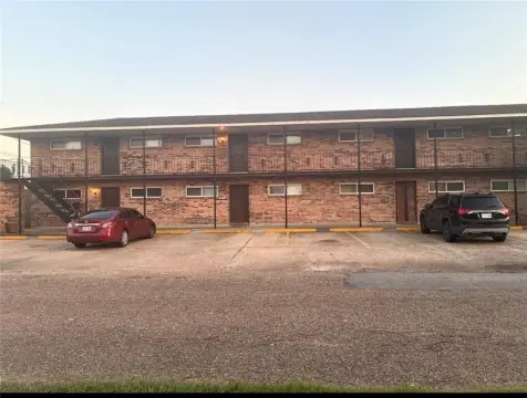 8-Unit Apartment Building