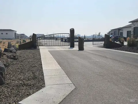 Gated Custom Home Homesite with Gas