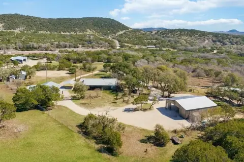 Ranch with Commercial Dream Shop