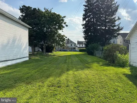 Flat Mixed-Use Buildable Lot