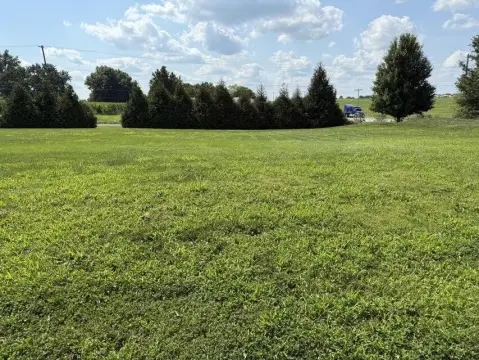 Residential Land in Marshall, MO