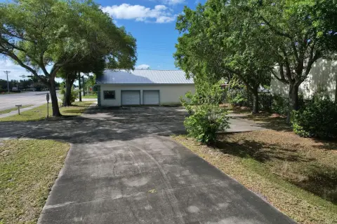 Highway Frontage Commercial Building