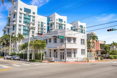 12-Unit Art Deco Hotel