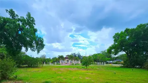 Residential Land in Ruskin, FL