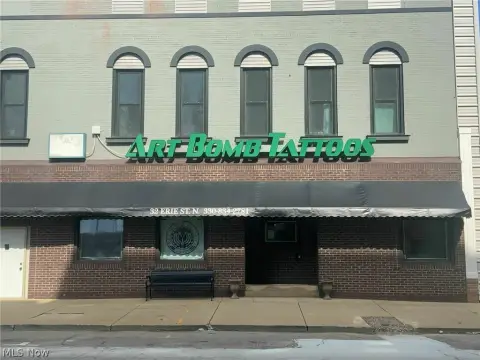 Mixed-Use Retail and Apartment Building