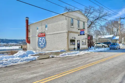 Mixed-Use Restaurant and Apartments