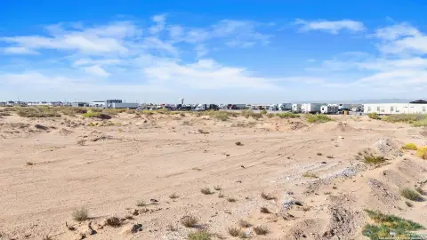 Versatile Land Parcel in El Paso