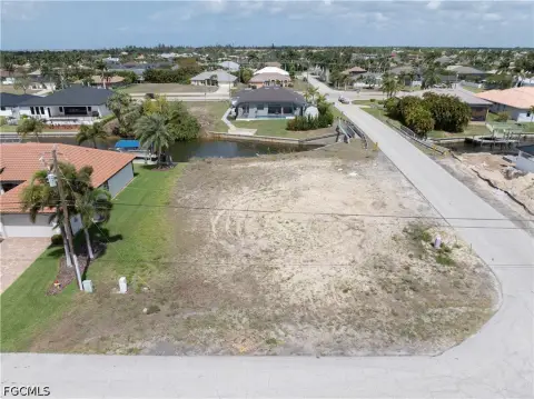 Waterfront Lot in Cape Coral