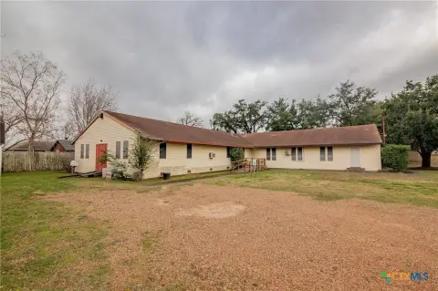 Versatile Commercial Property in Victoria, TX