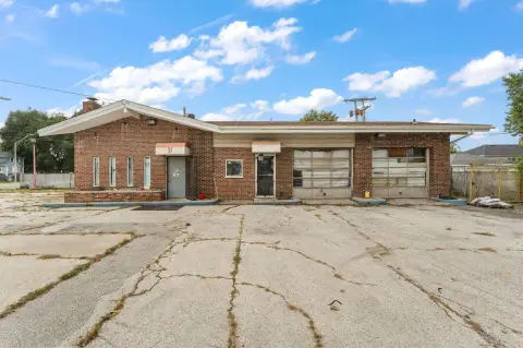 Live-Work Property with Mechanic Shop