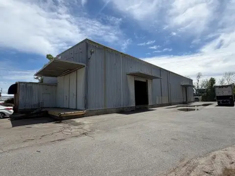 Warehouse Facility with Dock Doors