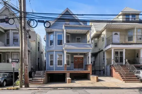 2-Unit Duplex with Balcony