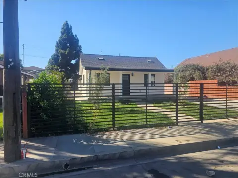 Triplex with Interior Laundry