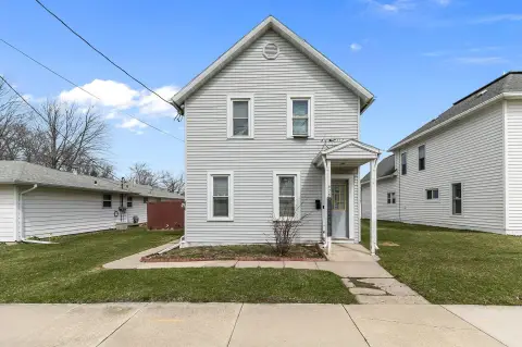 Kaukauna Duplex with Income Potential