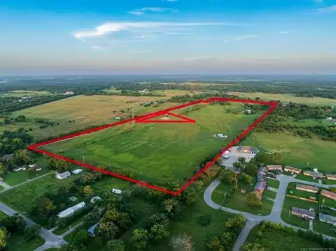 Fully Fenced Pastureland with Ponds
