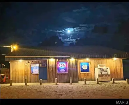 Dixon Commercial Property with Bar