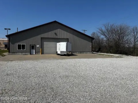 Well-Maintained Versatile Commercial Building