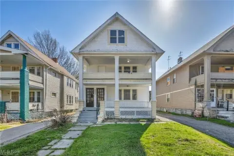 Renovated Duplex Near Shaker Square