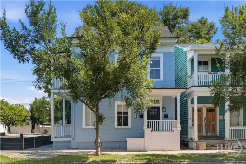 Historic Victorian Duplex with Courtyard