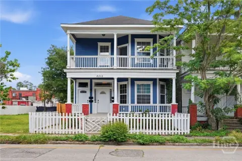 Quadplex with Vacant Front Units