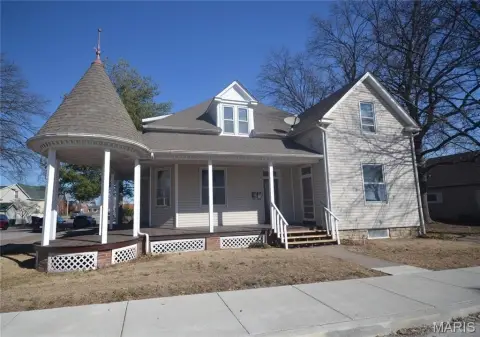 Victorian Multifamily Property in Millstadt