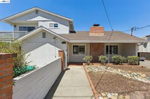 Two-Building Quadplex with Garages