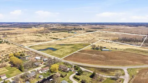 LARSEN Land on County Road