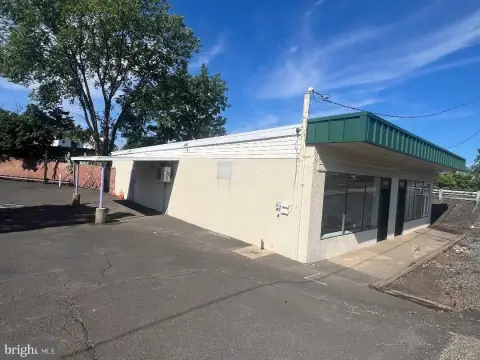 Retail Space with Private Office