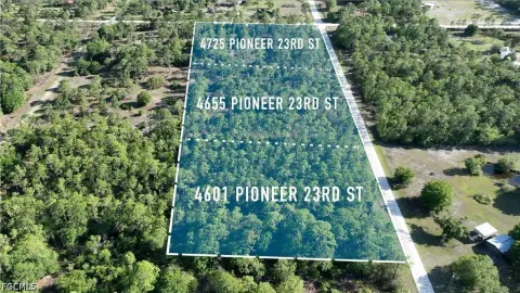 Spacious Corner Lot in Clewiston