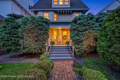 Victorian Duplex with Private Entrances