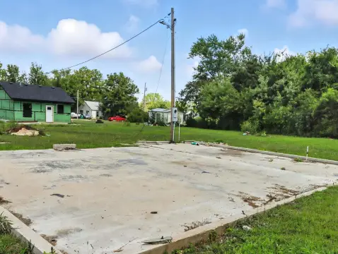 Level Lot in Mountain Grove