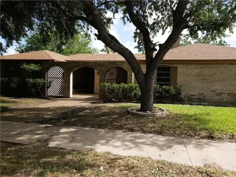 Spacious Duplex with Cathedral Ceilings