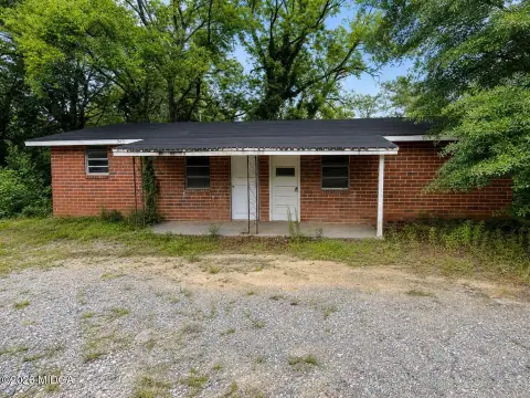 Brick Duplex with Separate Utilities