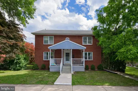 Duplex with Leased Pool Barn