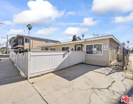 Updated Duplex in Long Beach