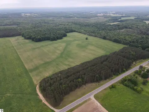 Agricultural Land with Wooded Areas
