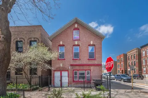 Classic Brick 4-Unit Building