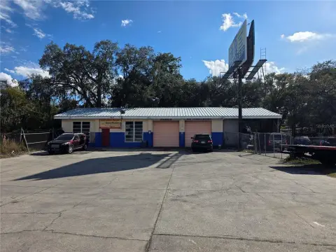 Freestanding Auto Shop