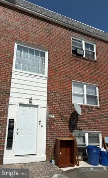 Renovated 2+2+1 Triplex