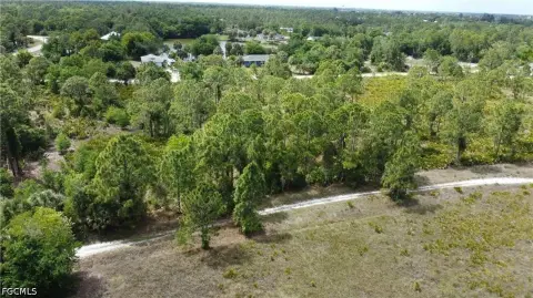 Vacant Lot in Tropical Gulf