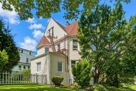 Renovated Three-Unit Victorian Triplex
