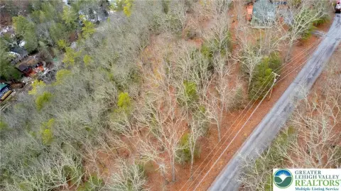 Woodsy Land in Winona Lakes