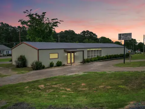 Live-Work Commercial Property on Highway