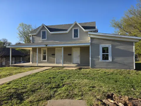 Updated Triplex in Central Neosho