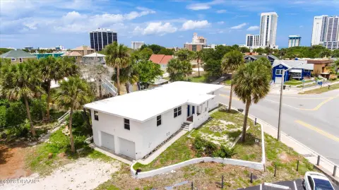 Updated Duplex Near Daytona Beach